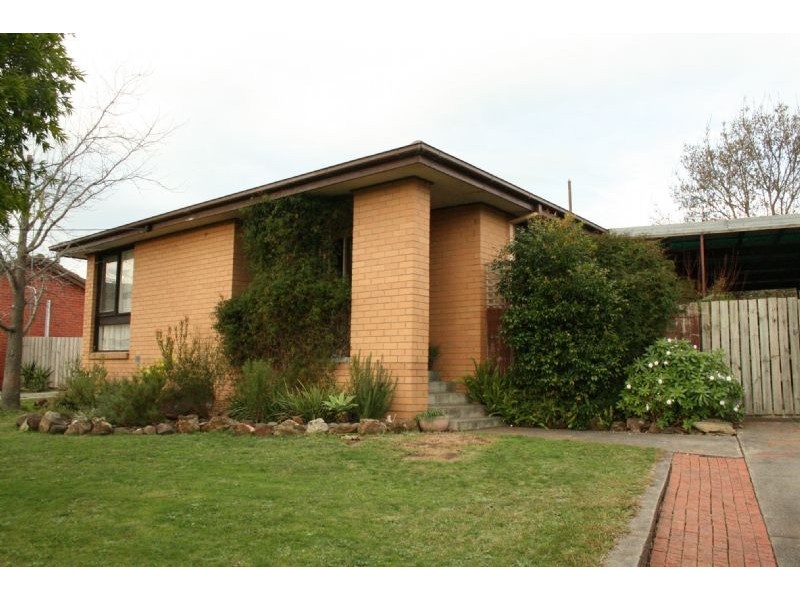 32 Maple Crescent, Churchill VIC 3842