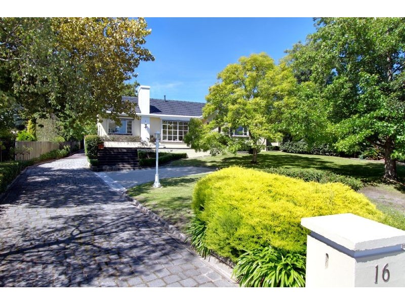 16 GRANYA GROVE, Morwell VIC 3840