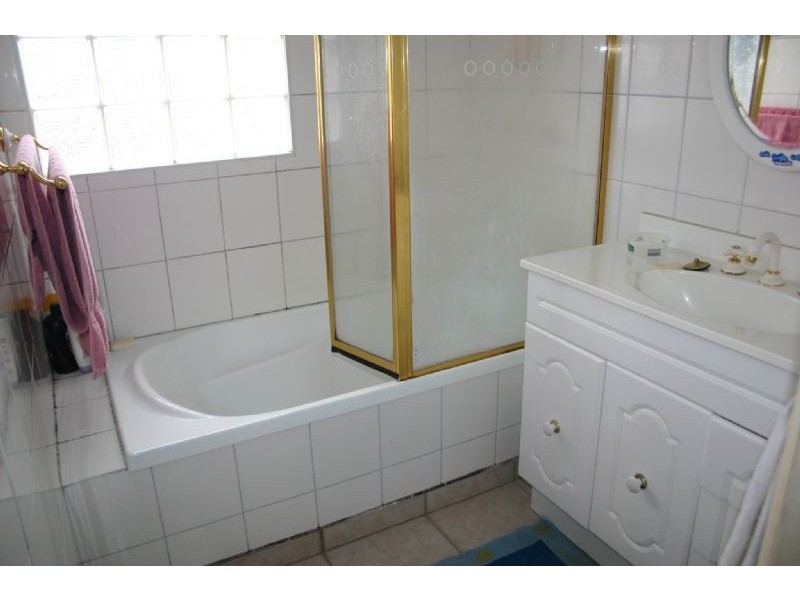 68 Robertson, Morwell VIC 3840