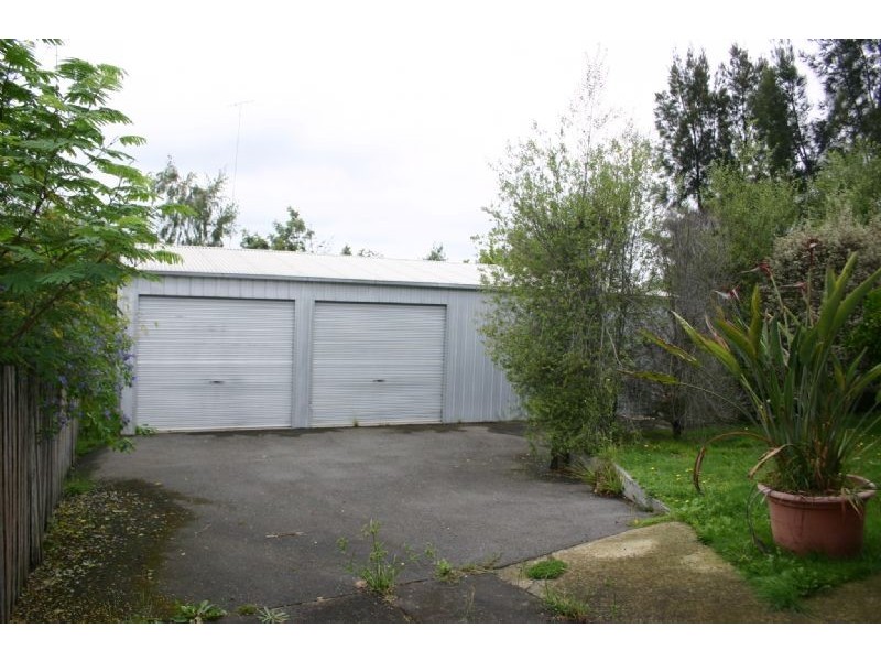 68 Robertson, Morwell VIC 3840