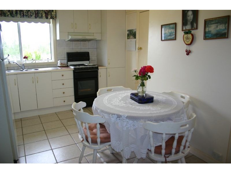 68 Robertson, Morwell VIC 3840