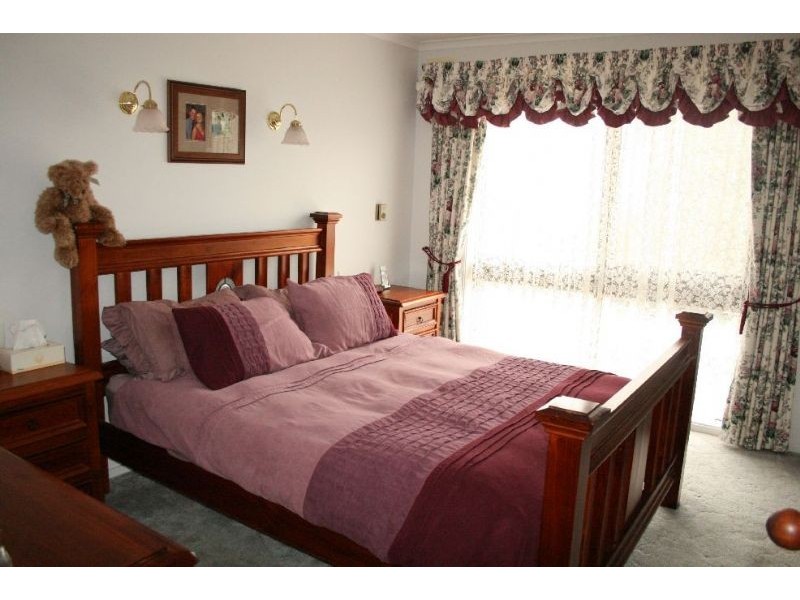 35 Quigley Crescent, Churchill VIC 3842