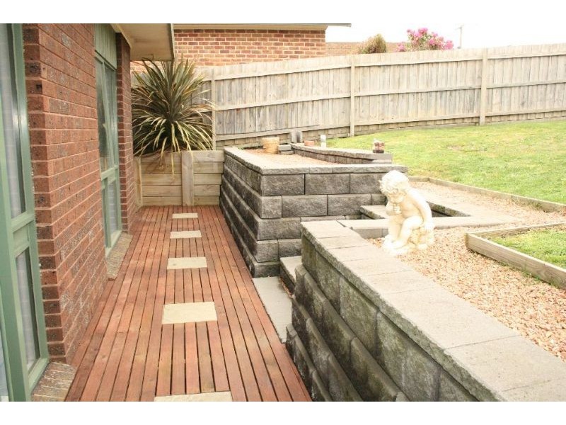 35 Quigley Crescent, Churchill VIC 3842