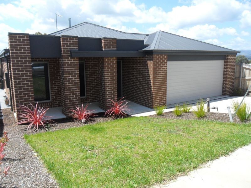 59 Mountain Grey Circuit, Morwell VIC 3840