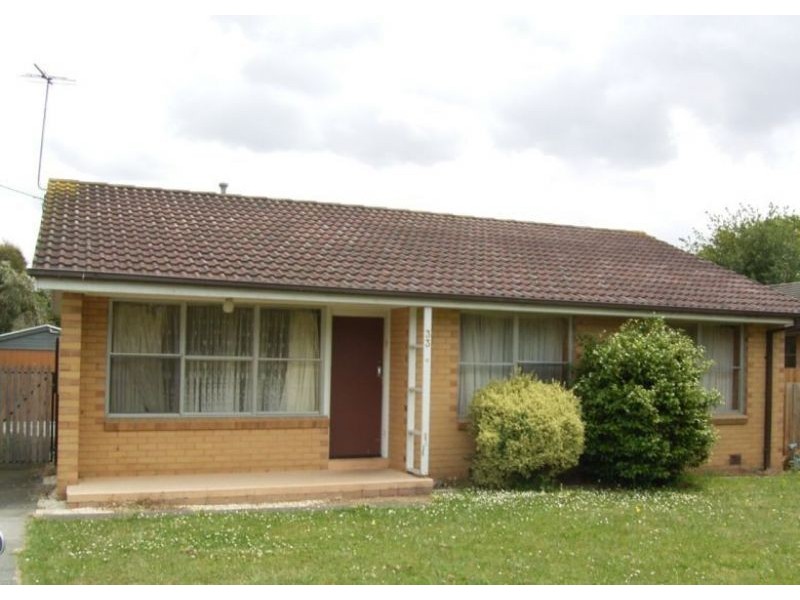 33 Wattle Crescent, Churchill VIC 3842