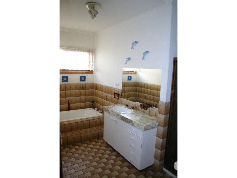 6 Polden Crescent, Morwell VIC 3840