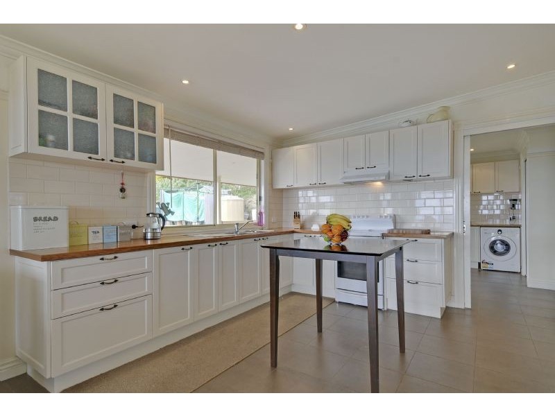 120 (370) Dobbins Road, Jeeralang VIC 3840