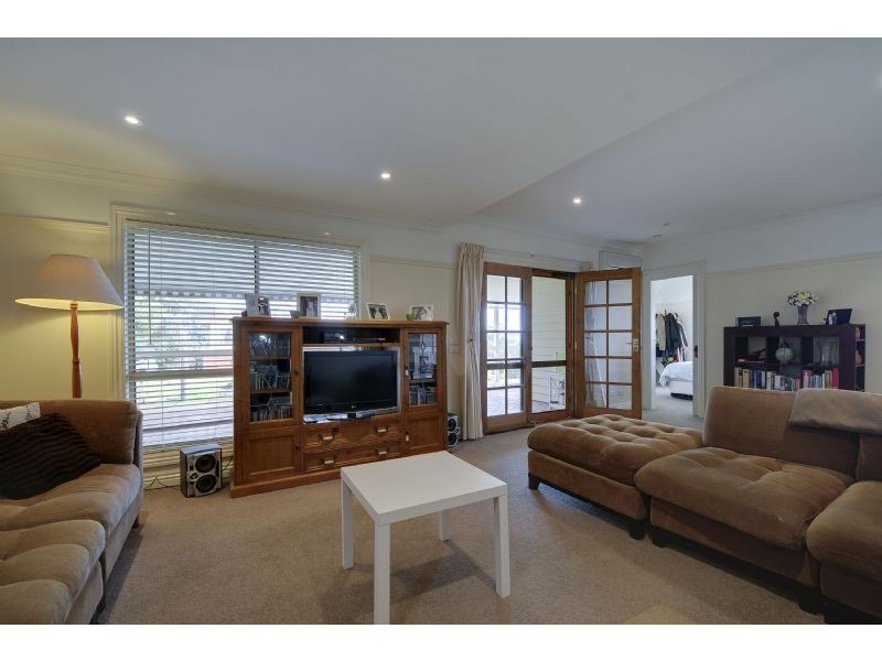 120 (370) Dobbins Road, Jeeralang VIC 3840