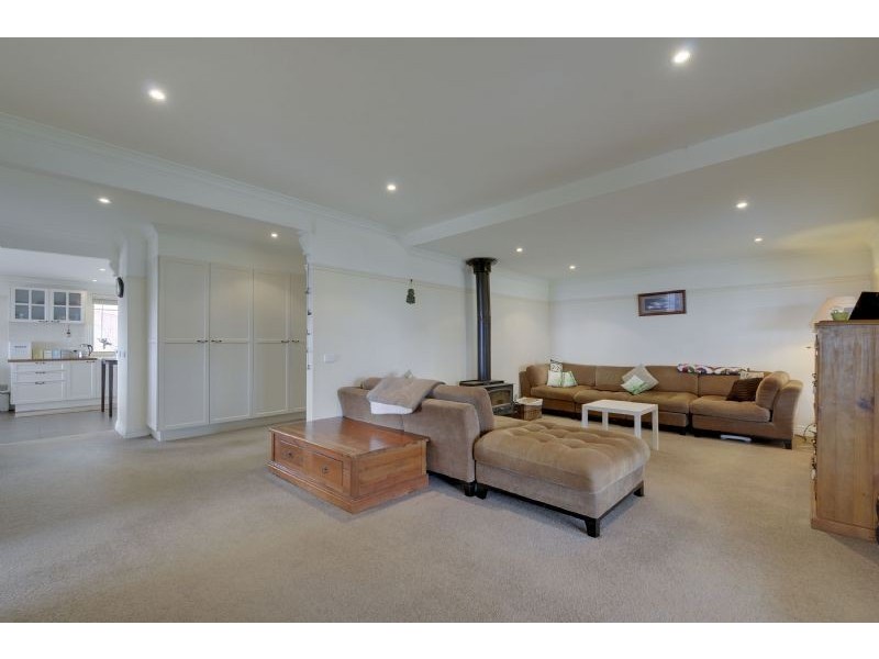 120 (370) Dobbins Road, Jeeralang VIC 3840