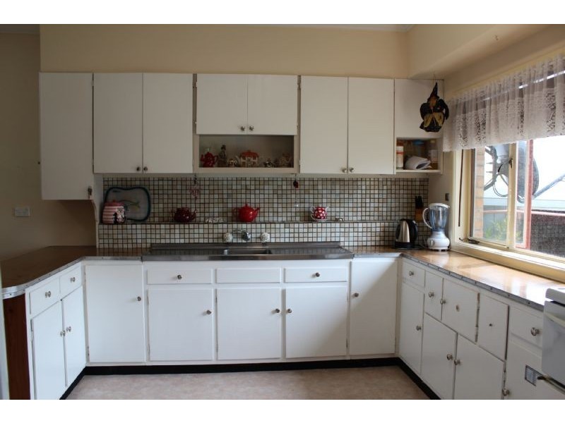 13 Barry Street, Morwell VIC 3840