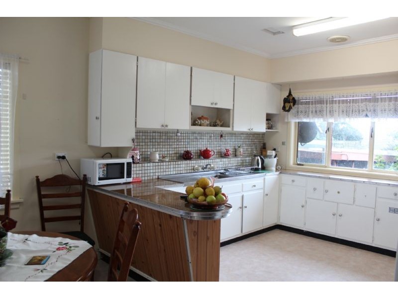 13 Barry Street, Morwell VIC 3840