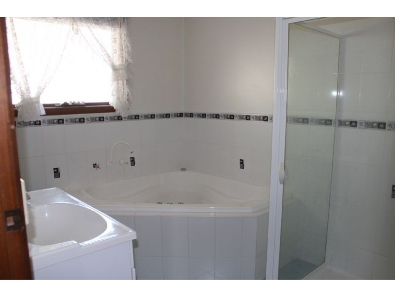 13 Airlie Bank Road, Morwell VIC 3840