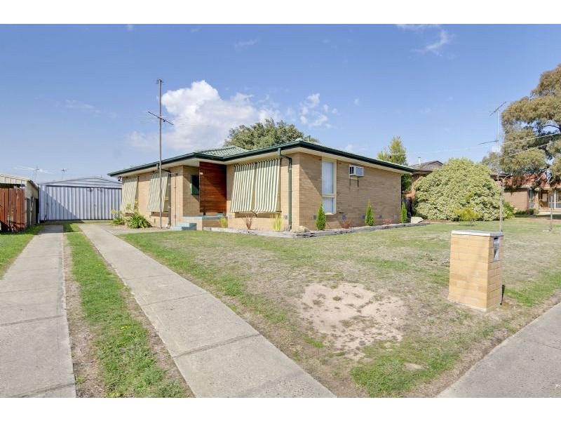 16 Sheoke Grove, Churchill VIC 3842