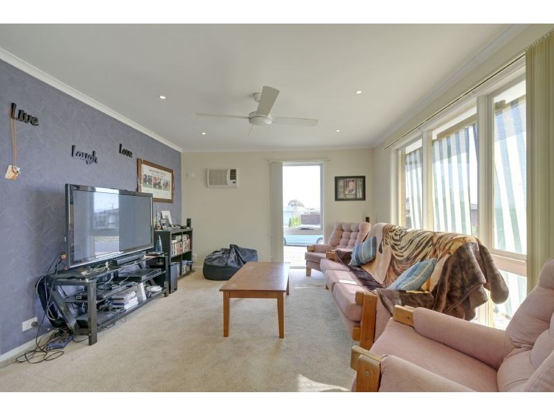 16 Sheoke Grove, Churchill VIC 3842