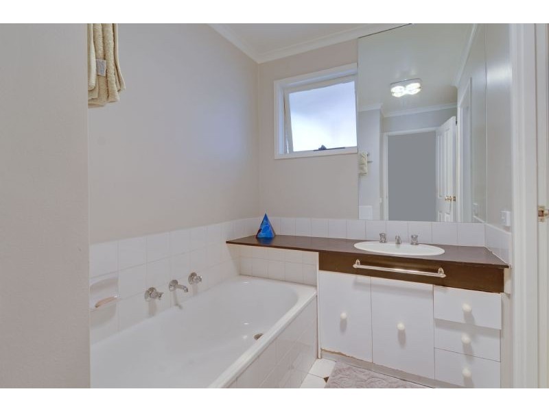 16 Sheoke Grove, Churchill VIC 3842