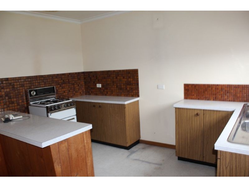 8 Wicks Crescent, Morwell VIC 3840