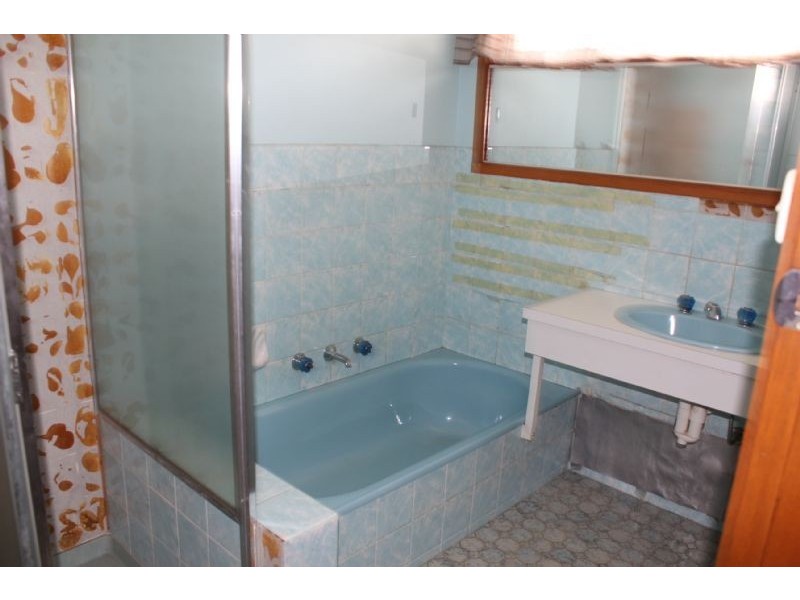 8 Wicks Crescent, Morwell VIC 3840