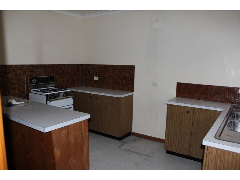 8 Wicks Crescent, Morwell VIC 3840