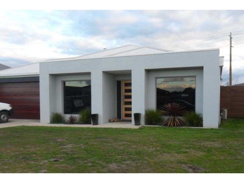 8 Cobon Court, Morwell VIC 3840
