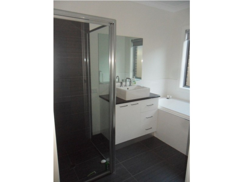 8 Cobon Court, Morwell VIC 3840