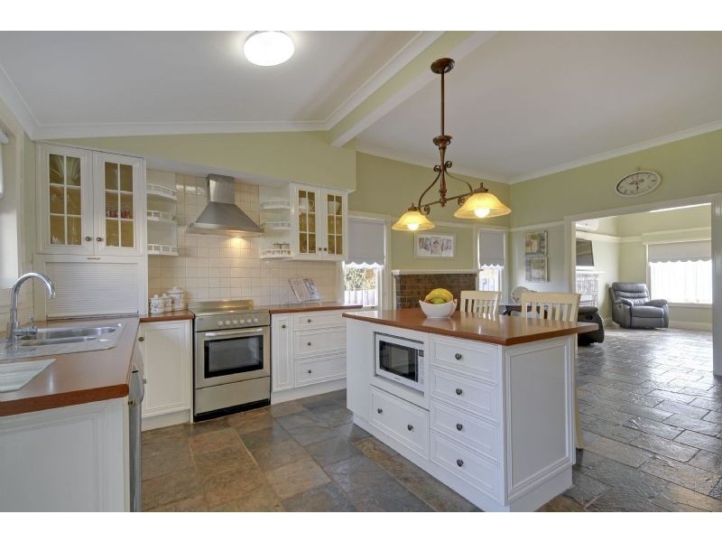 32 ELGIN STREET, Morwell VIC 3840