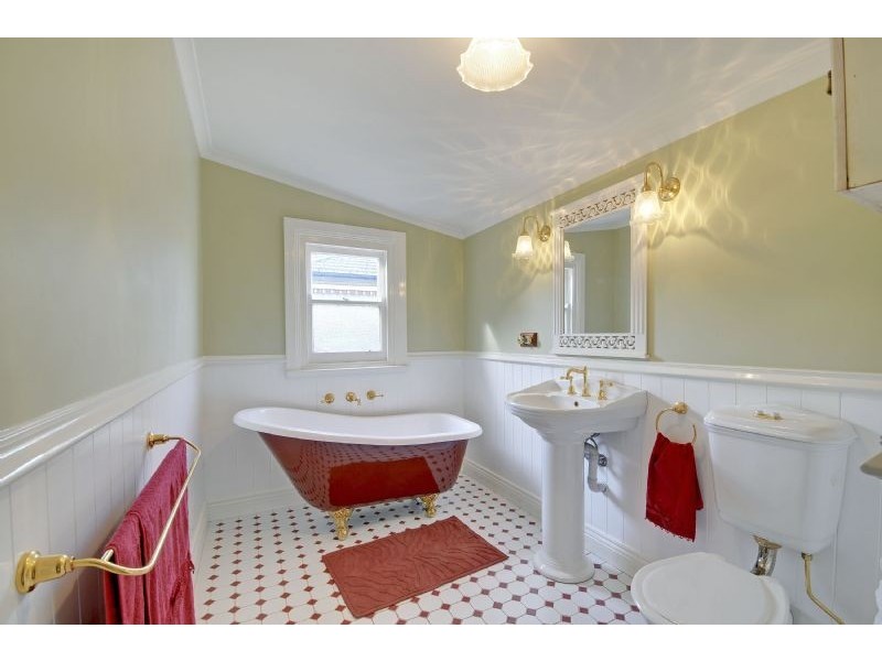 32 ELGIN STREET, Morwell VIC 3840