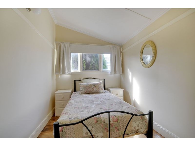 32 ELGIN STREET, Morwell VIC 3840