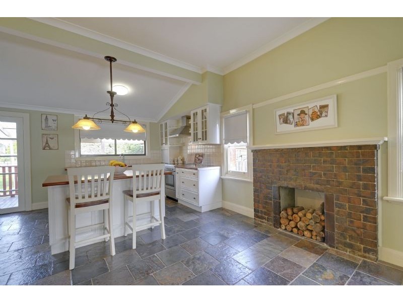 32 ELGIN STREET, Morwell VIC 3840