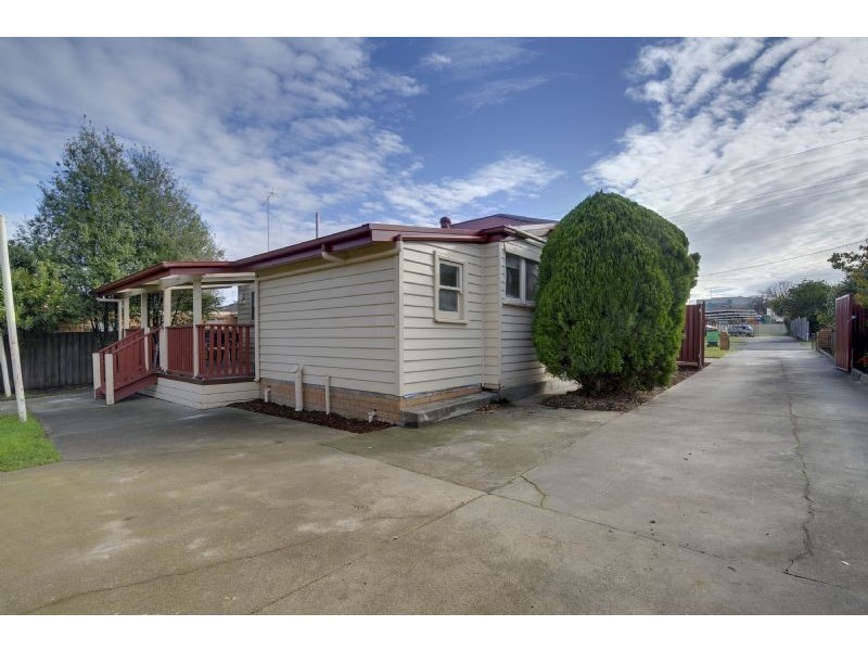 32 ELGIN STREET, Morwell VIC 3840