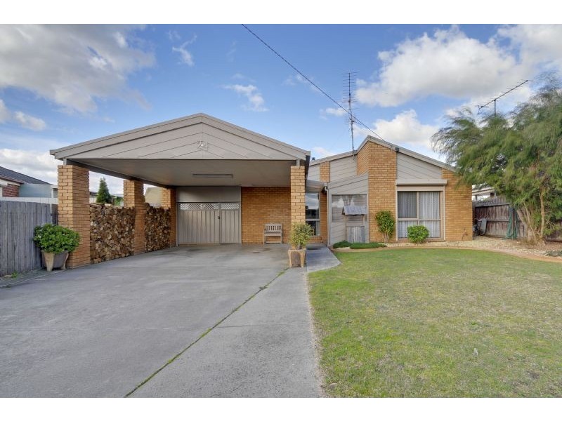24 Bellarine Circuit, Morwell VIC 3840