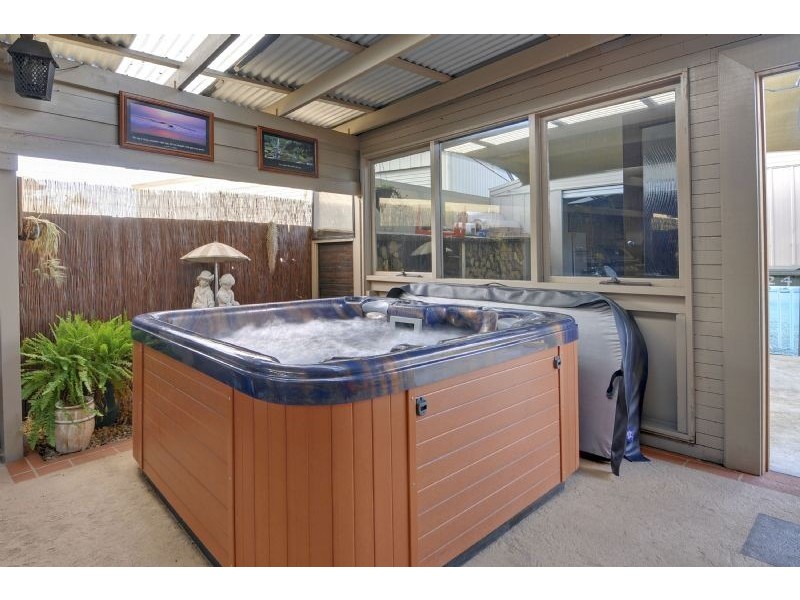 24 Bellarine Circuit, Morwell VIC 3840