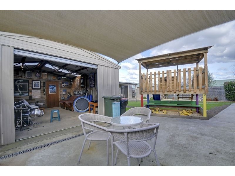 24 Bellarine Circuit, Morwell VIC 3840