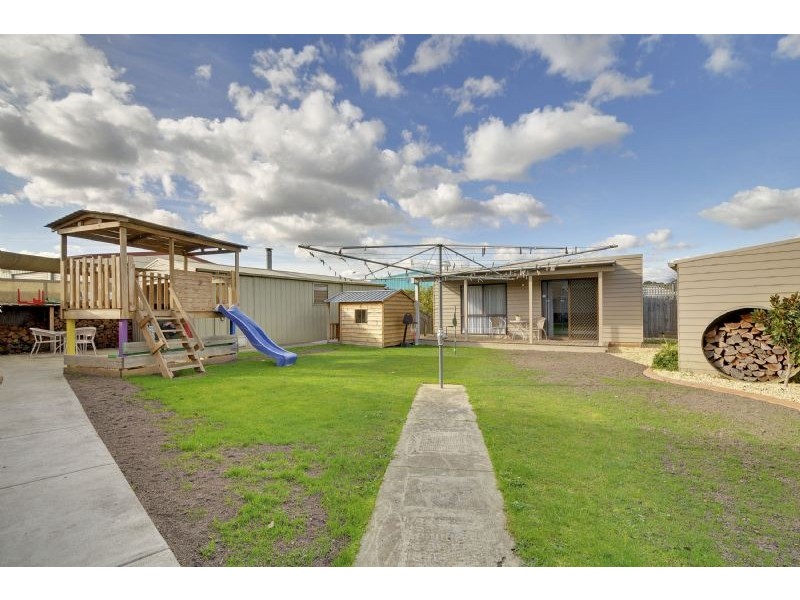 24 Bellarine Circuit, Morwell VIC 3840