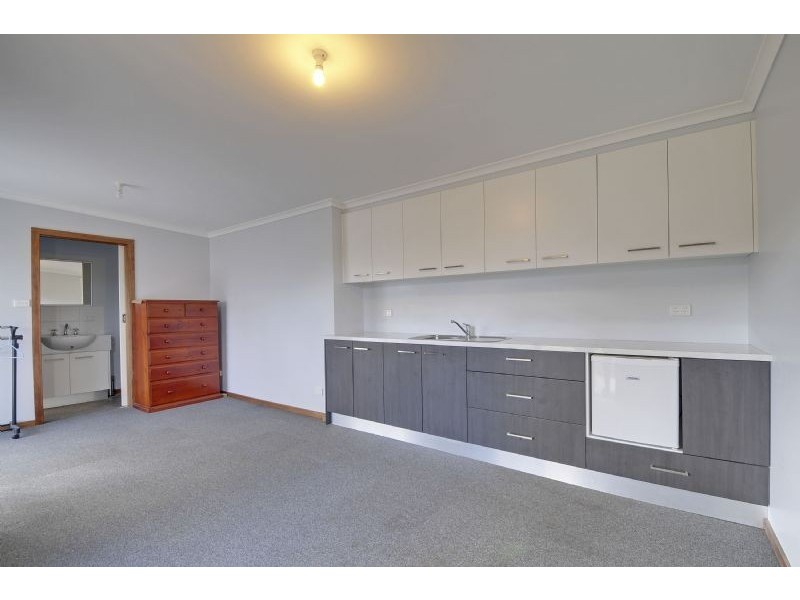 24 Bellarine Circuit, Morwell VIC 3840