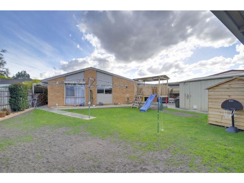 24 Bellarine Circuit, Morwell VIC 3840