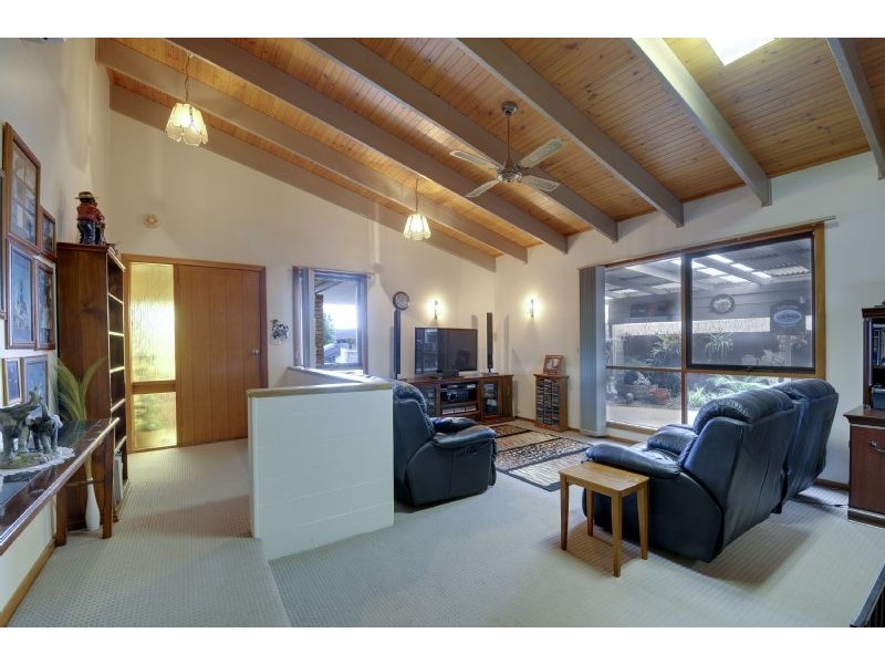 24 Bellarine Circuit, Morwell VIC 3840