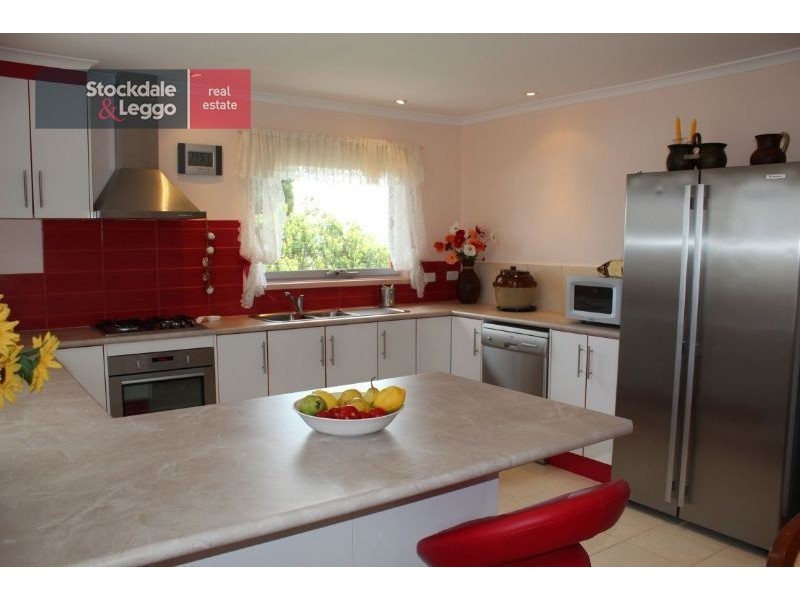 15 Blackwood Crescent, Churchill VIC 3842
