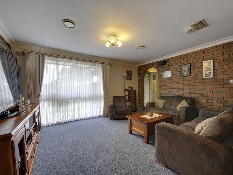 17 Wyung Drive, Morwell VIC 3840