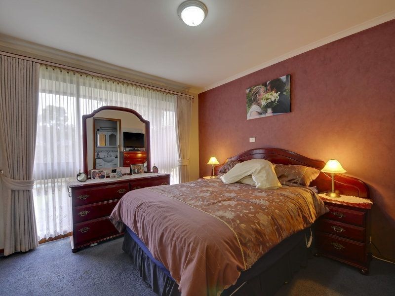 17 Wyung Drive, Morwell VIC 3840
