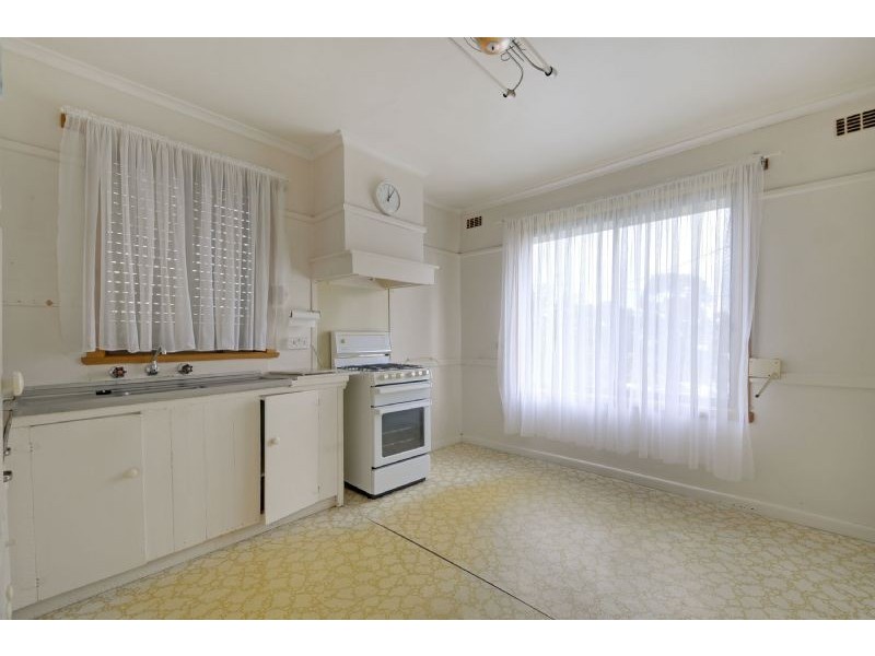 27 Robertson Street, Morwell VIC 3840