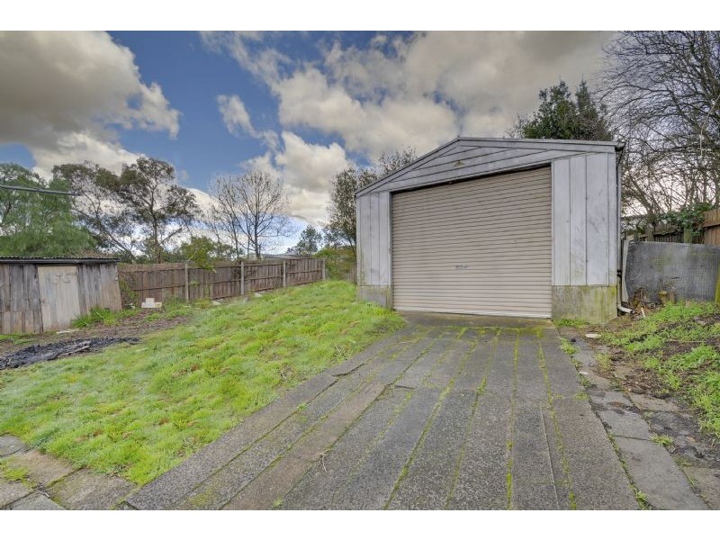 27 Robertson Street, Morwell VIC 3840