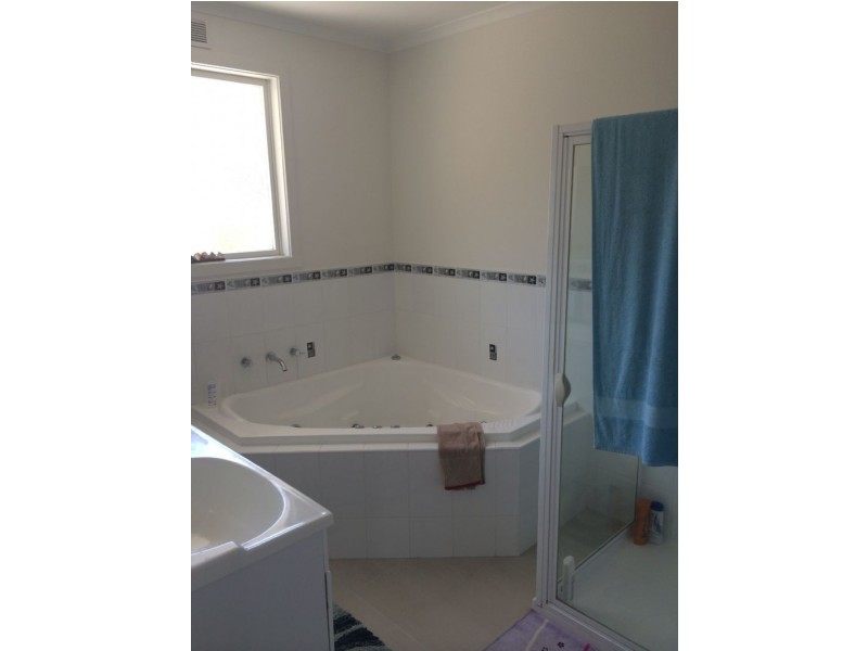 13 Airlie Bank Road, Morwell VIC 3840