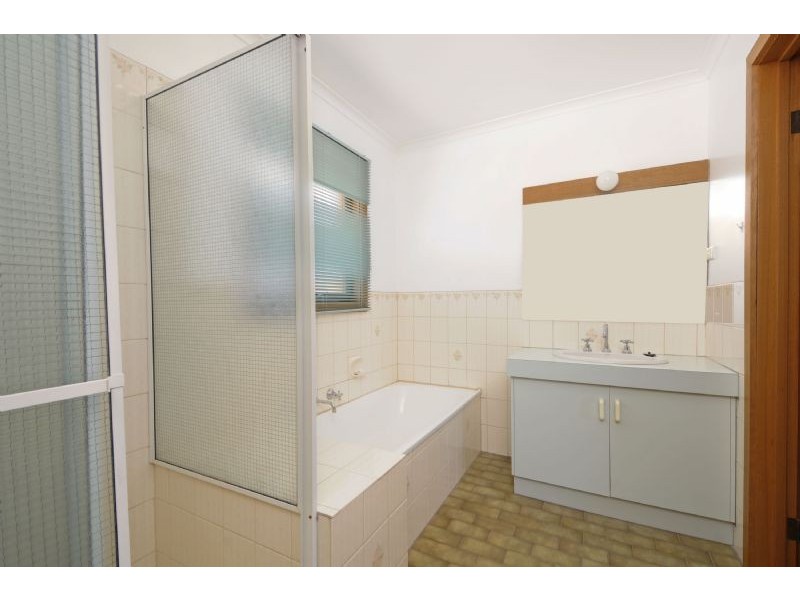 2 Bridgewater Drive, Morwell VIC 3840