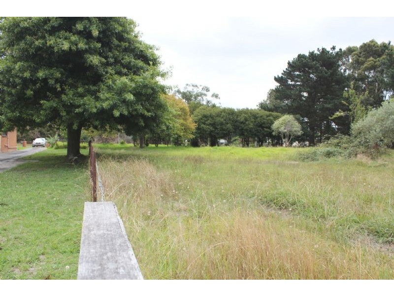 100 English street, Morwell VIC 3840