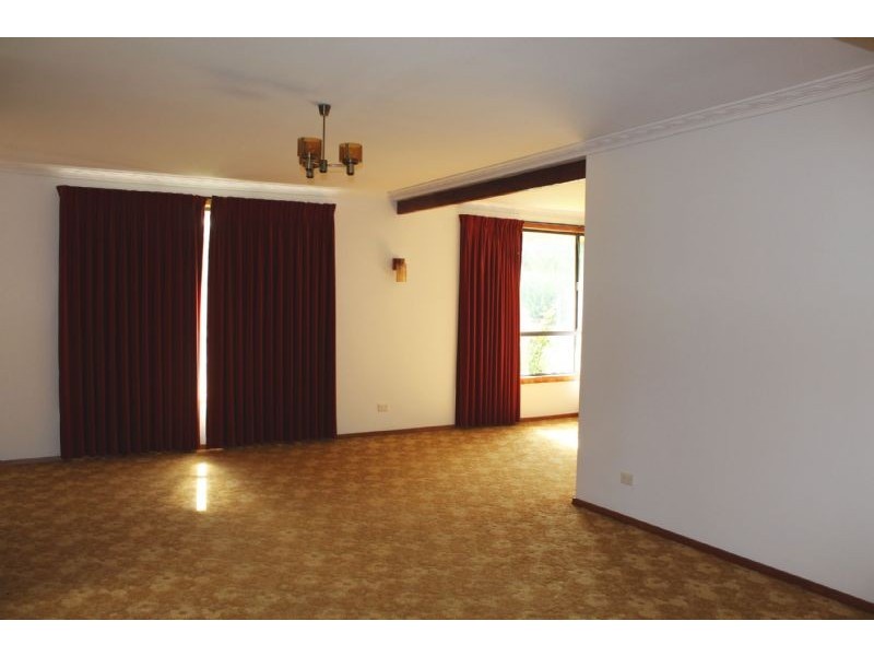 100 English street, Morwell VIC 3840