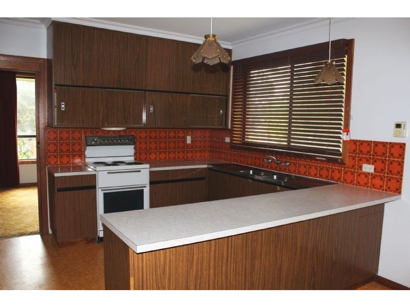 100 English street, Morwell VIC 3840