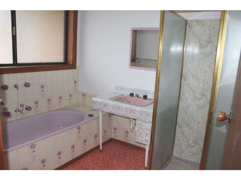 100 English street, Morwell VIC 3840