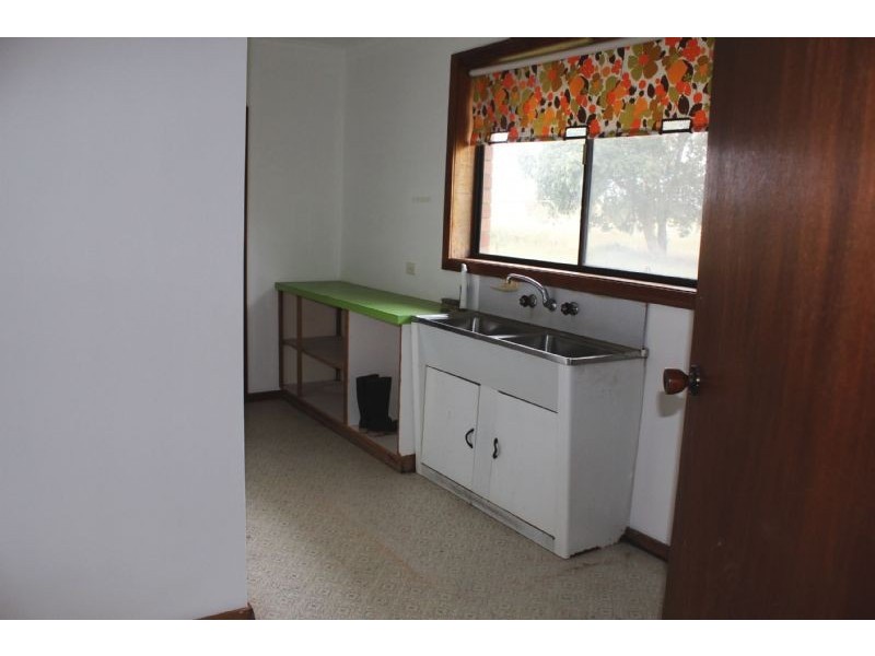 100 English street, Morwell VIC 3840