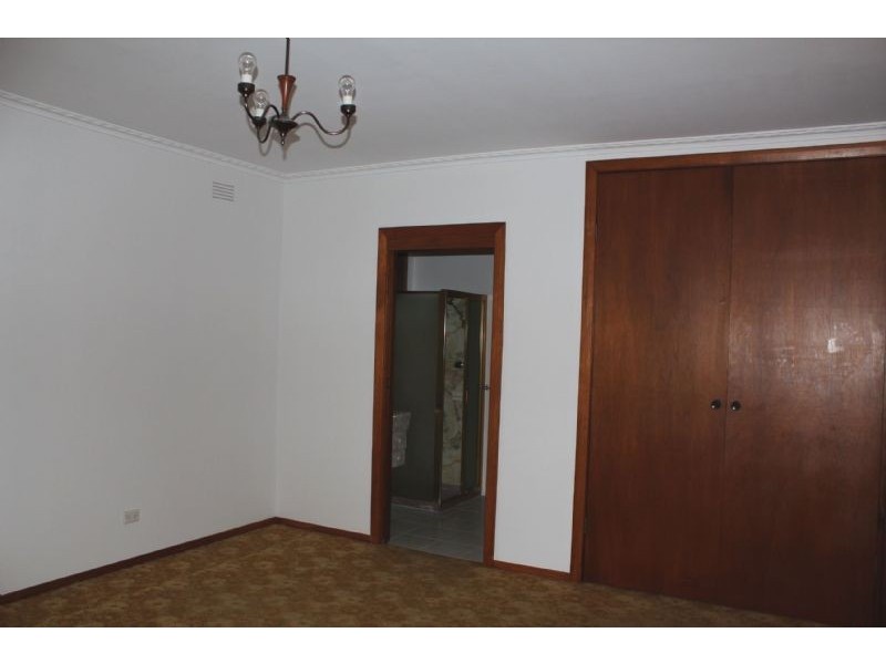 100 English street, Morwell VIC 3840