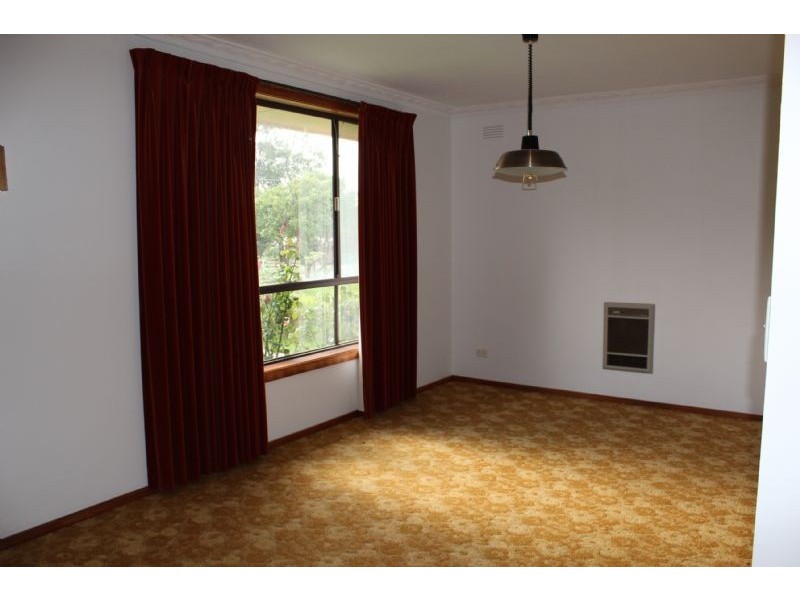 100 English street, Morwell VIC 3840